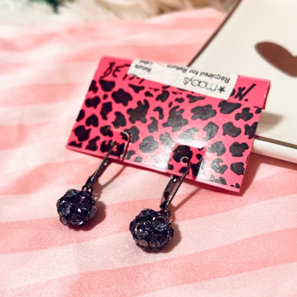 NWT Betsey Johnson earrings - Picture 2 of 5